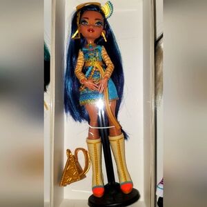MONSTER HIGH DOLL